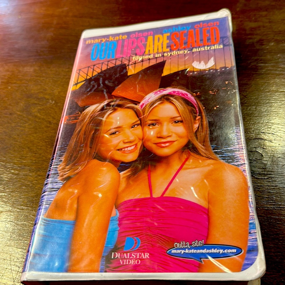Mary Kate and Ashley Olsen Our Lips are Sealed VHS